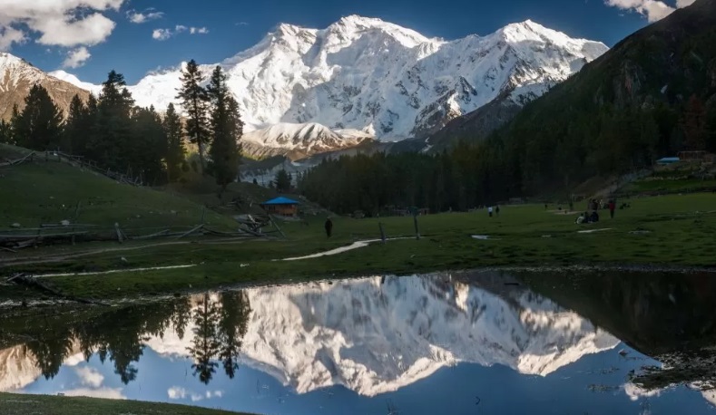 Discover Pakistan 2026 Night Lights to Northern Peaks, Travel Guides & Luxury Stays